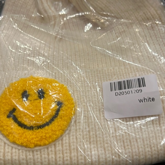 NWT Smiley Face Knit Winter Hat, Cream, OS - Picture 3 of 3